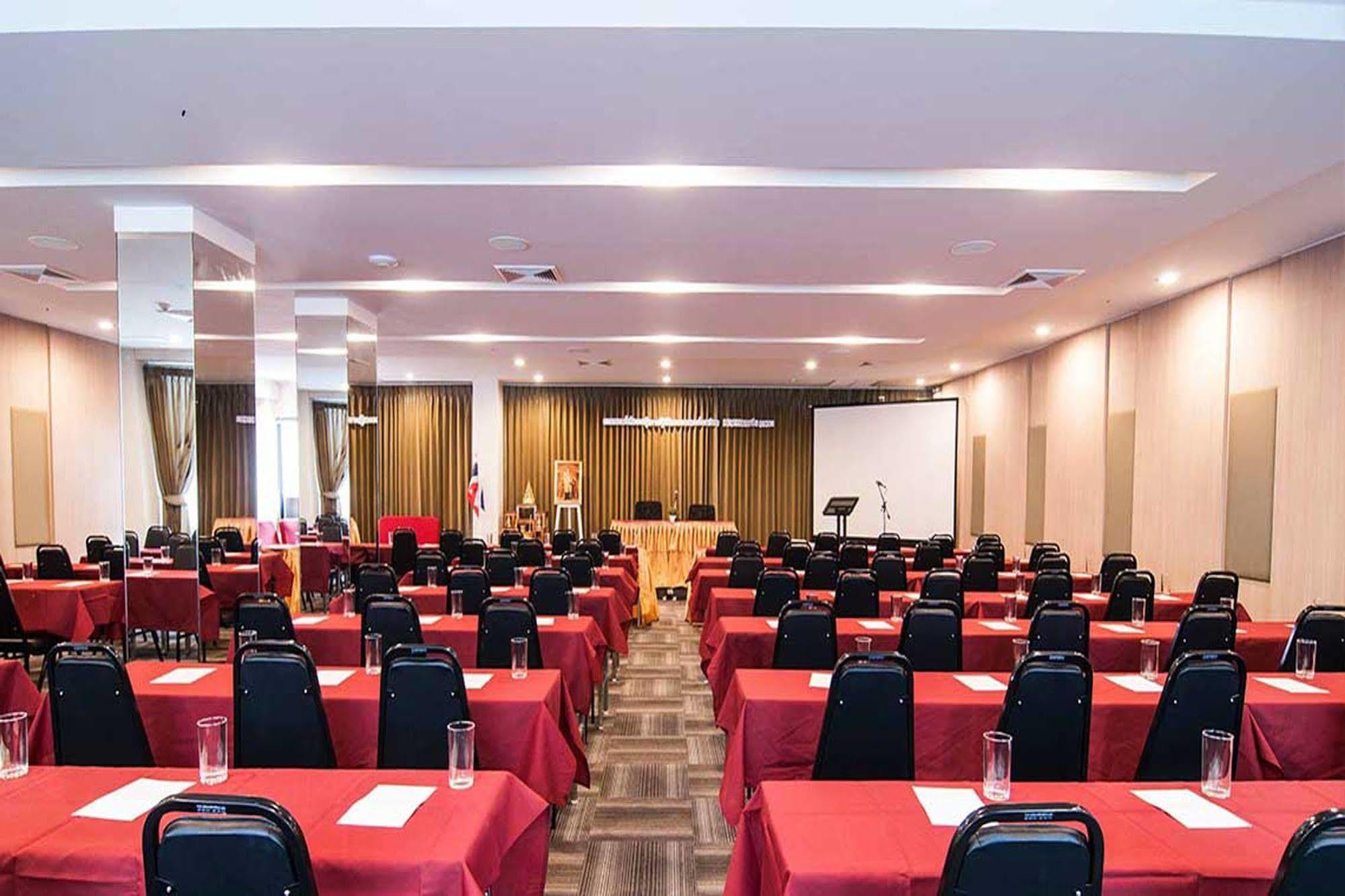 Leosor Hotel Nakhon Ratchasima Exterior photo